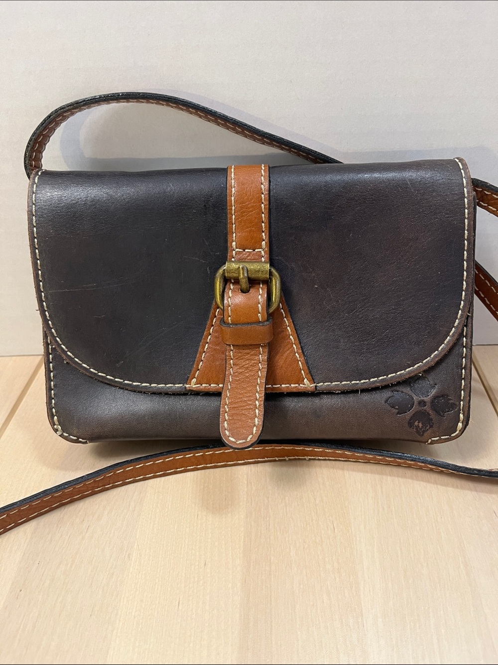 Patricia Nash Black & Tan Leather Crossbody Clutch Purse w/ Detachable Strap